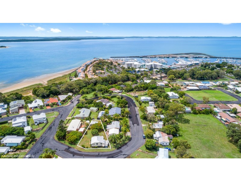 4 Crescent Street, Urangan QLD 4655