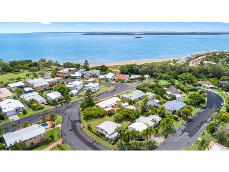4 Crescent Street, Urangan QLD 4655