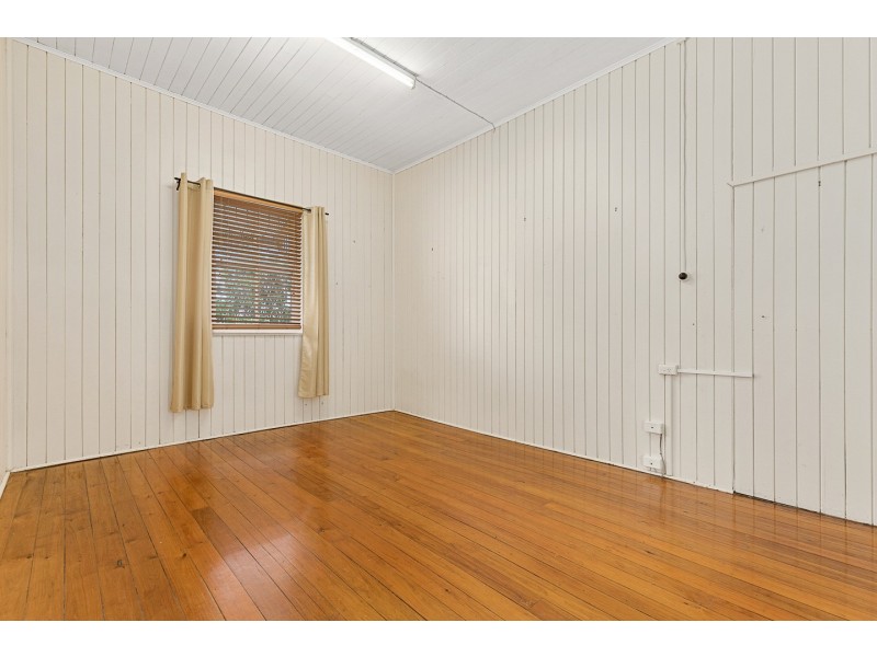 4 Crescent Street, Urangan QLD 4655