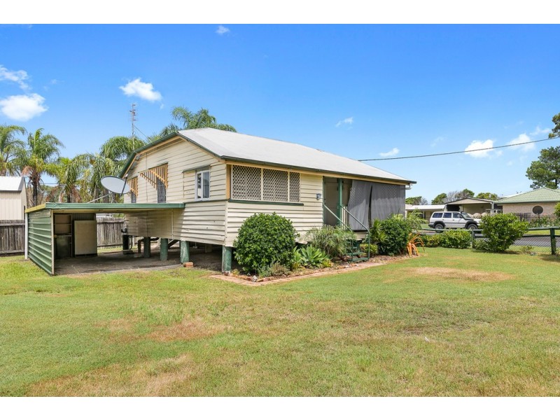 4 Crescent Street, Urangan QLD 4655