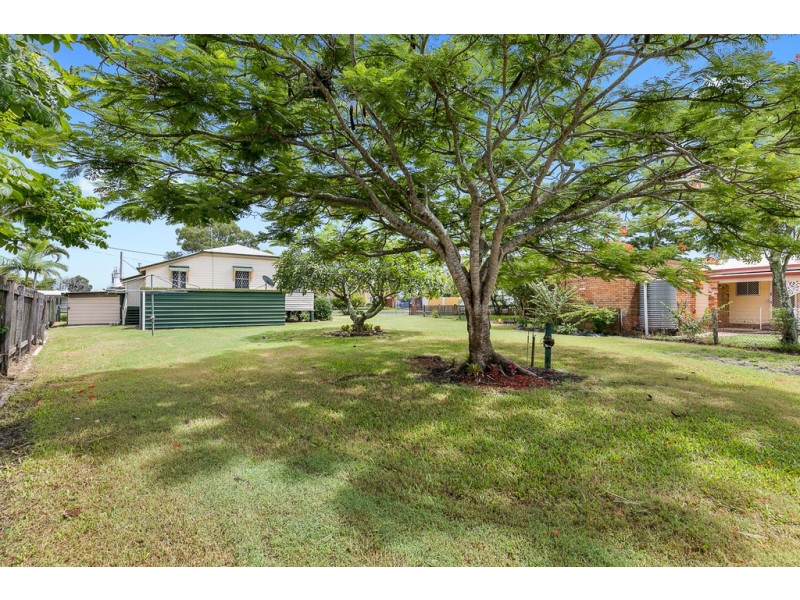 4 Crescent Street, Urangan QLD 4655