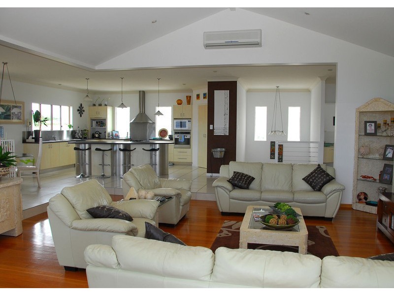 101 Esplanade, Point Vernon QLD 4655