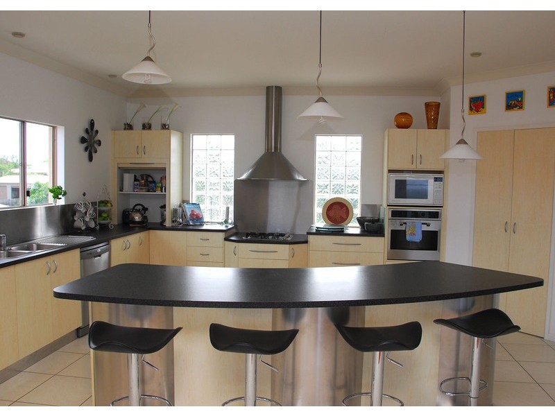 101 Esplanade, Point Vernon QLD 4655