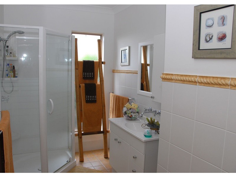 101 Esplanade, Point Vernon QLD 4655