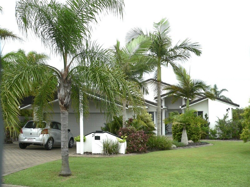 27 Royal Drive, Kawungan QLD 4655