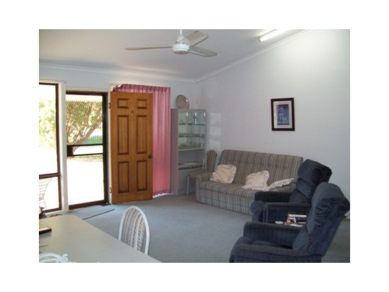 Unit 4/12  Denman Camp Road, Scarness QLD 4655