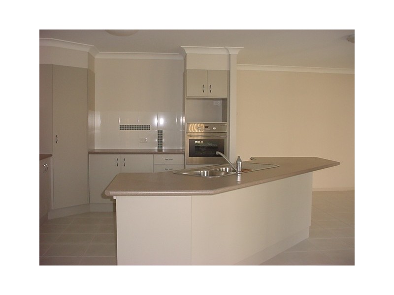 3 Bushlark Avenue, Eli Waters QLD 4655