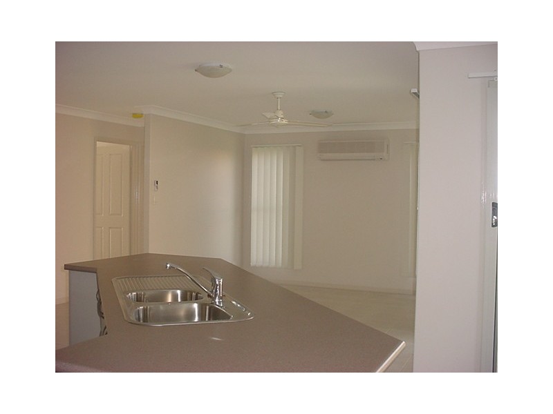 3 Bushlark Avenue, Eli Waters QLD 4655