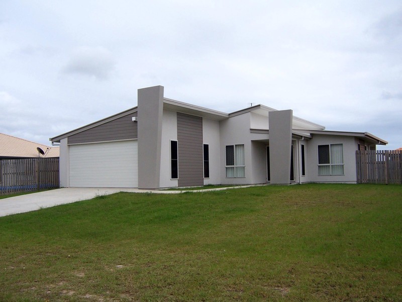 3 Bushlark Avenue, Eli Waters QLD 4655