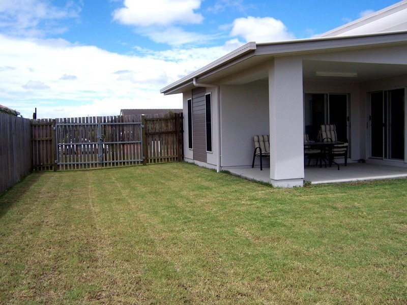 3 Bushlark Avenue, Eli Waters QLD 4655