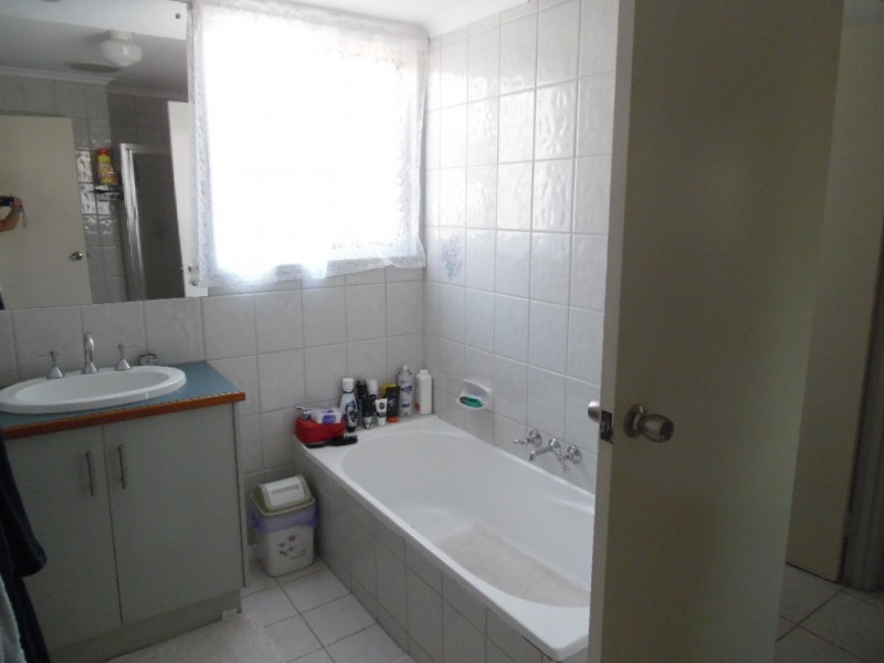 13 Woodland Close, Torquay QLD 4655