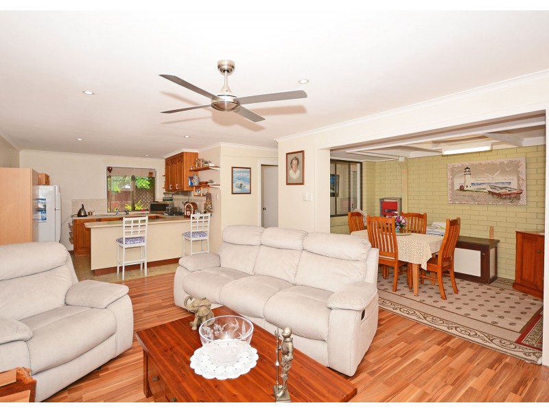 8 Maureen Court, Point Vernon QLD 4655
