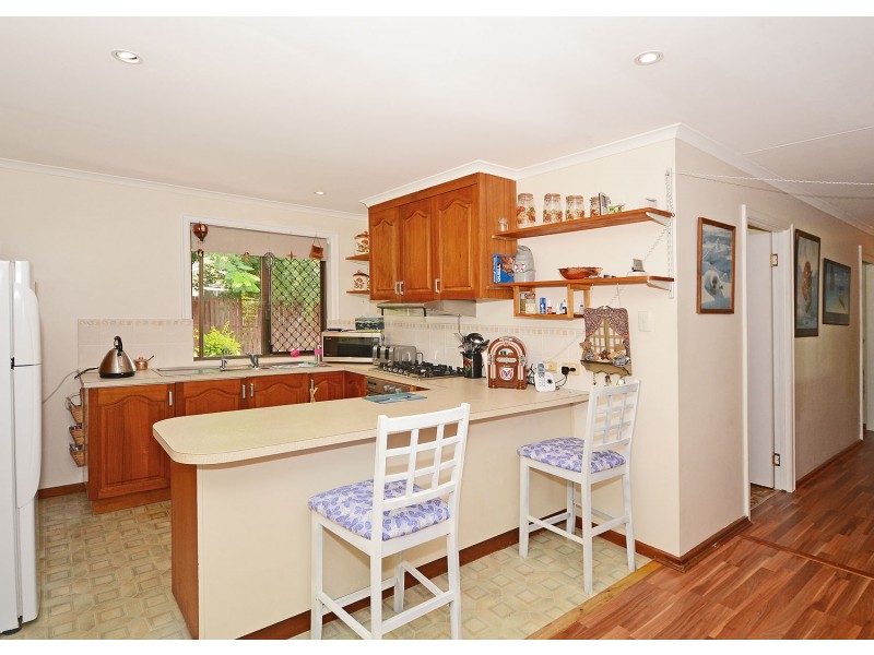 8 Maureen Court, Point Vernon QLD 4655