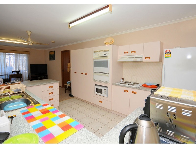 12 North Street, Point Vernon QLD 4655