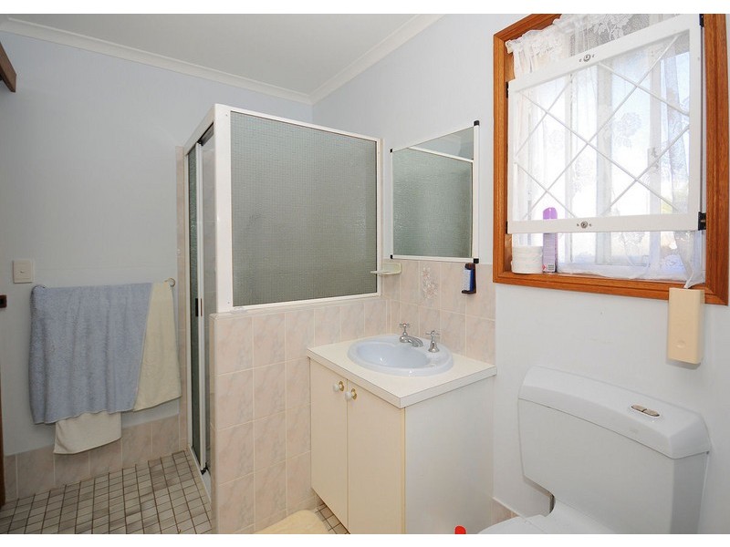 12 North Street, Point Vernon QLD 4655