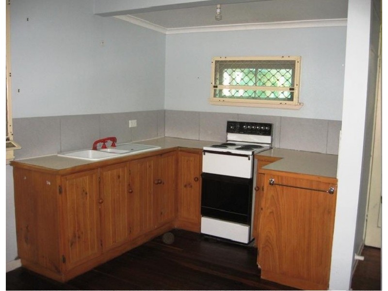 17 Churchill Street, Urangan QLD 4655