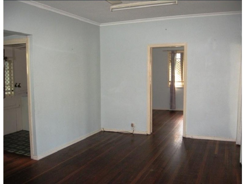 17 Churchill Street, Urangan QLD 4655