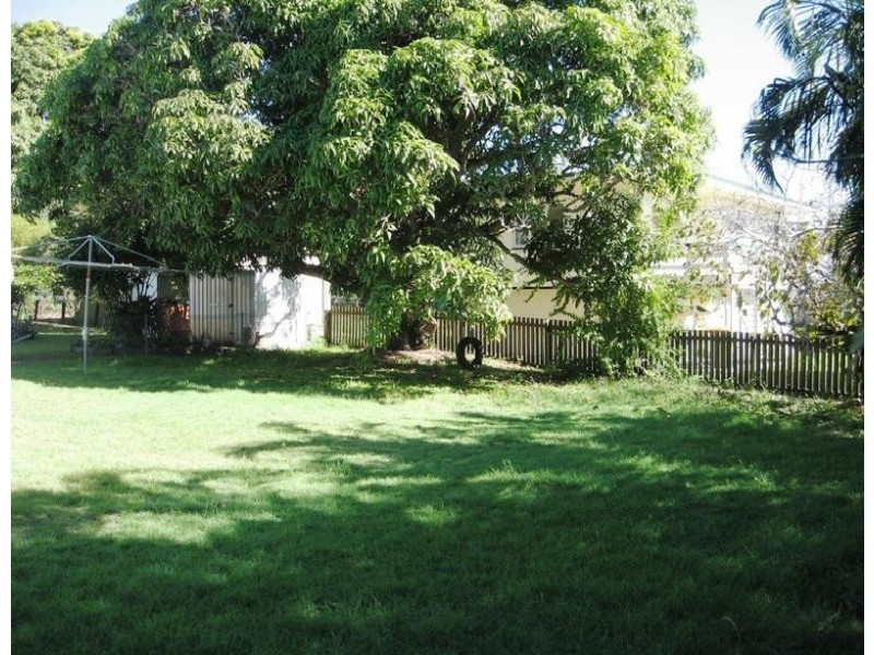 17 Churchill Street, Urangan QLD 4655