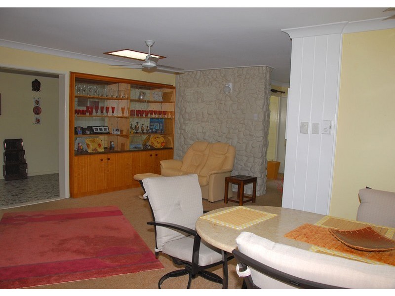 122 Esplanade, Point Vernon QLD 4655