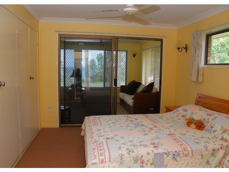 122 Esplanade, Point Vernon QLD 4655