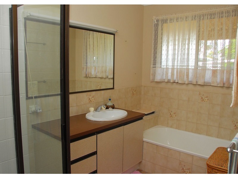 10 Byron St, Scarness QLD 4655