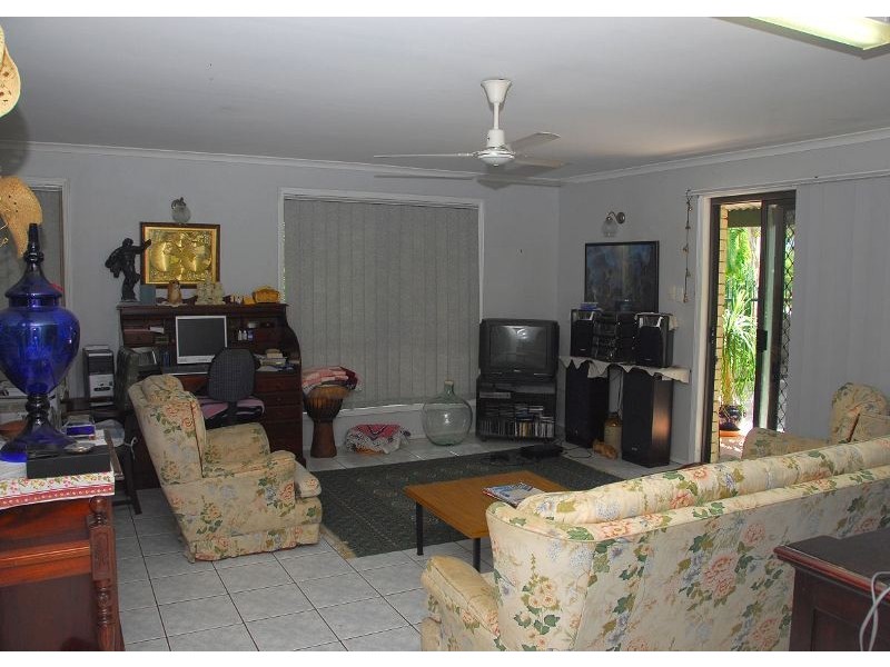 5 Sandalan Way, Urangan QLD 4655