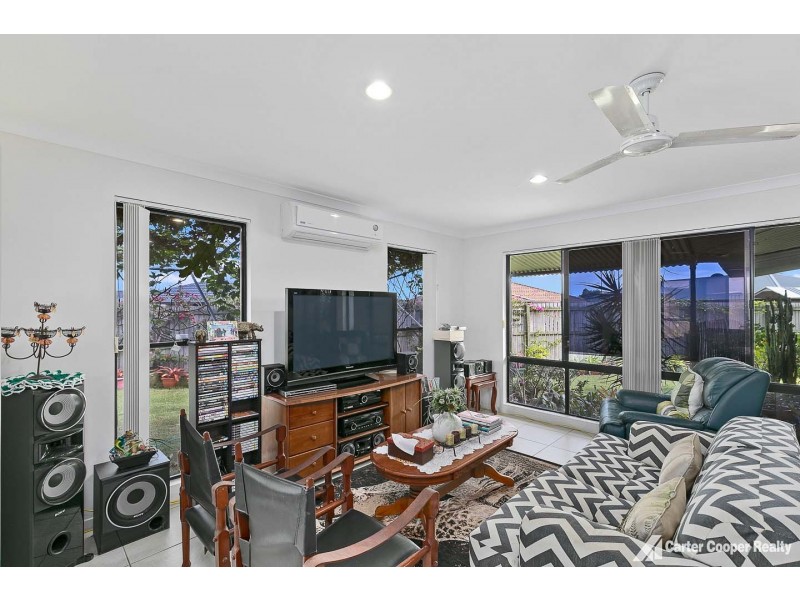 1/8 Golden Grove Court, Eli Waters QLD 4655