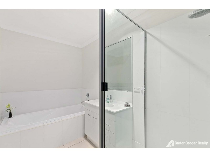 1/8 Golden Grove Court, Eli Waters QLD 4655