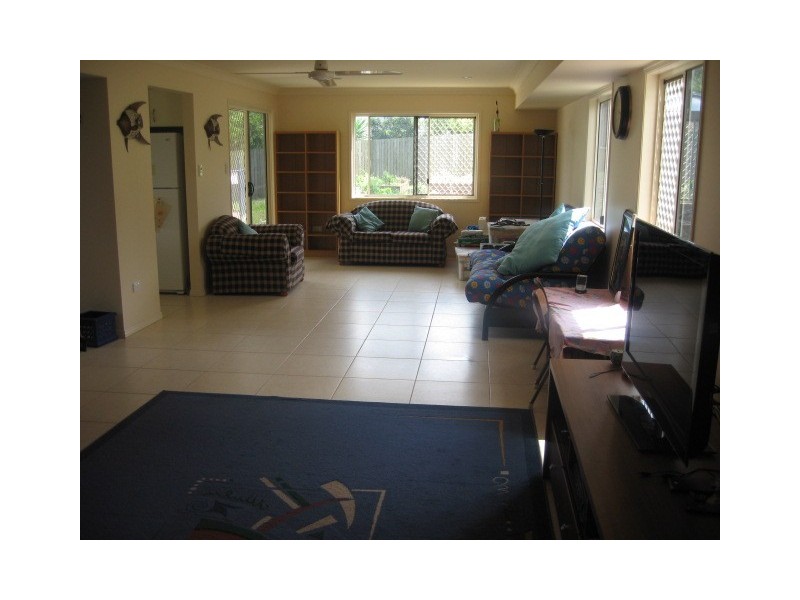 5 Gundesen Drive, Urraween QLD 4655