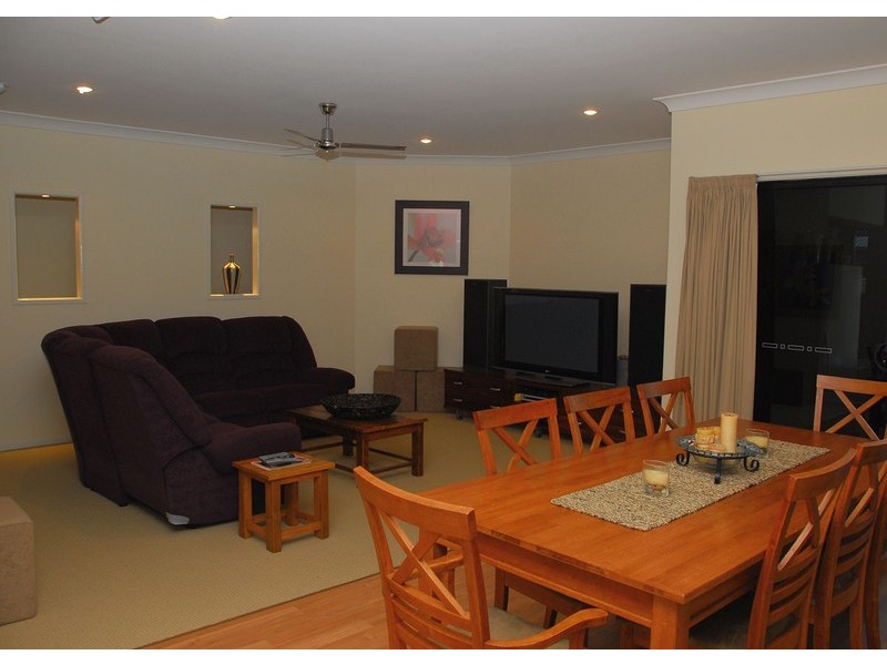 102 Bideford Street, Torquay QLD 4655