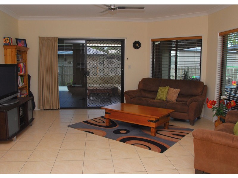 102 Bideford Street, Torquay QLD 4655