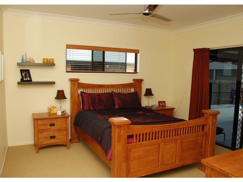 102 Bideford Street, Torquay QLD 4655