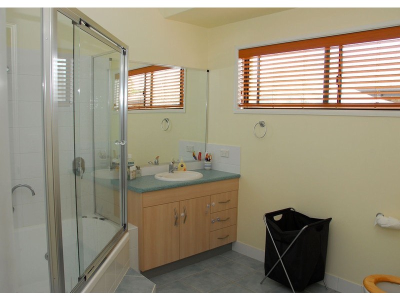 102 Bideford Street, Torquay QLD 4655