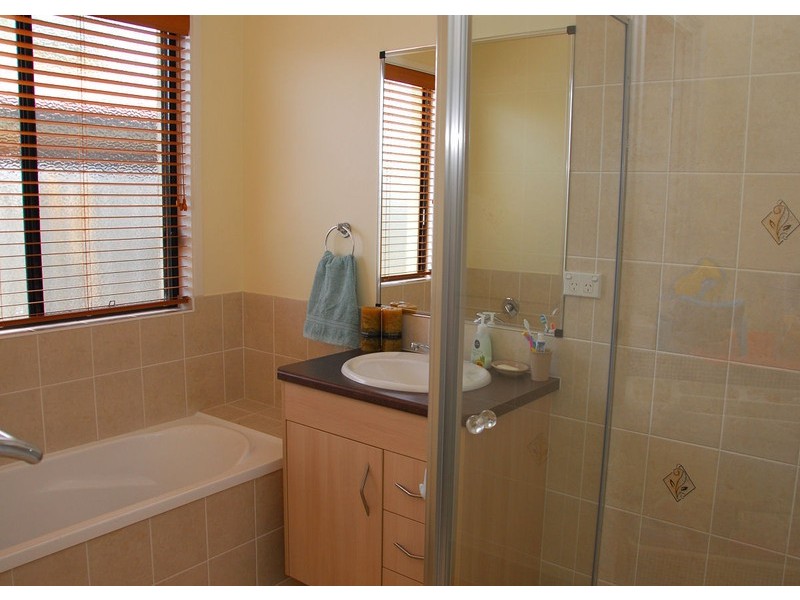 102 Bideford Street, Torquay QLD 4655