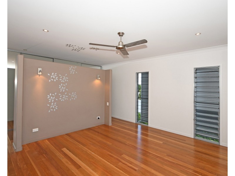 235 Cypress Street, Urangan QLD 4655