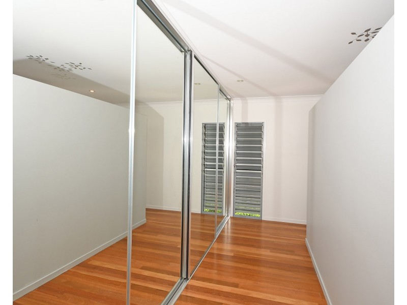 235 Cypress Street, Urangan QLD 4655