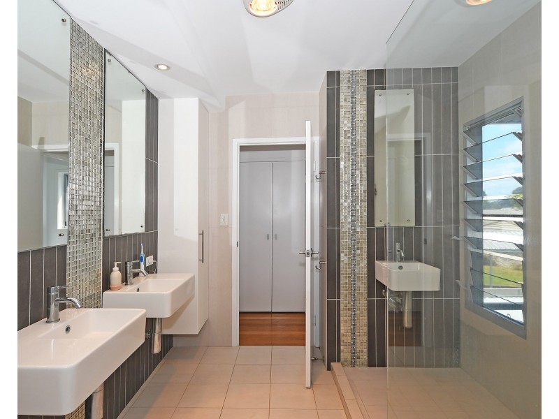 235 Cypress Street, Urangan QLD 4655