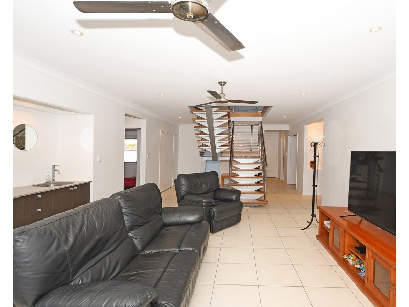 235 Cypress Street, Urangan QLD 4655