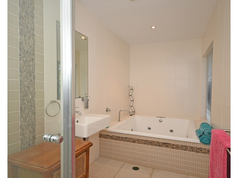 235 Cypress Street, Urangan QLD 4655
