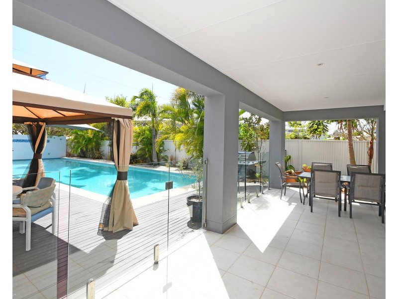 235 Cypress Street, Urangan QLD 4655