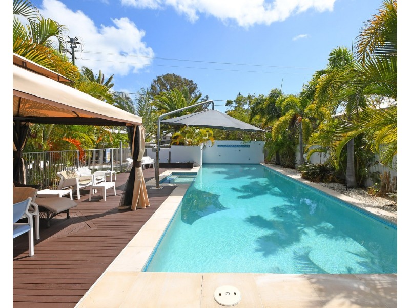 235 Cypress Street, Urangan QLD 4655
