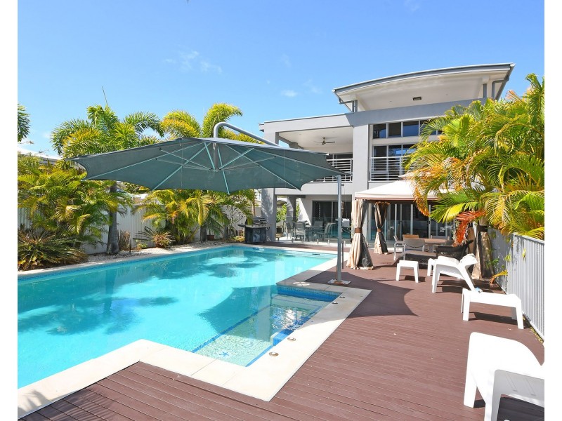 235 Cypress Street, Urangan QLD 4655