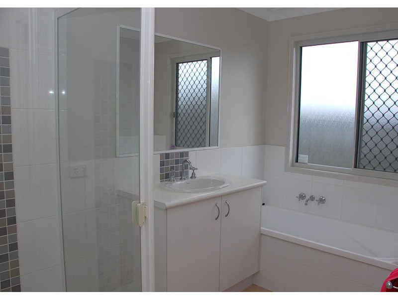 51 Archer Drive, Point Vernon QLD 4655
