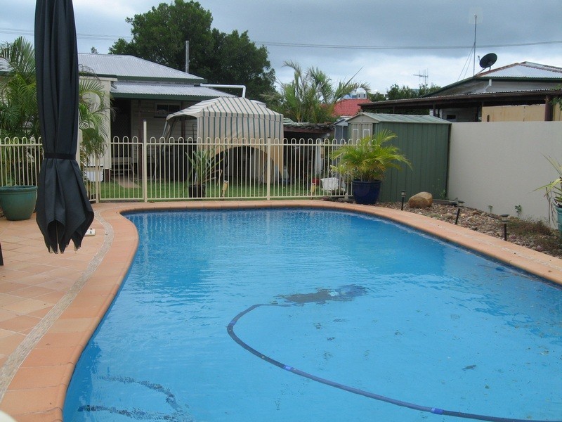 39 Shell Street, Urangan QLD 4655