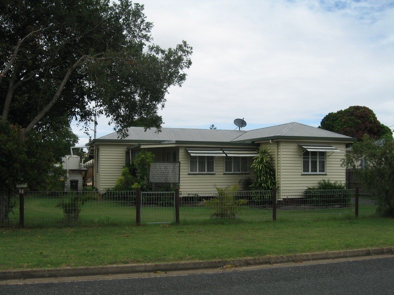 39 Shell Street, Urangan QLD 4655