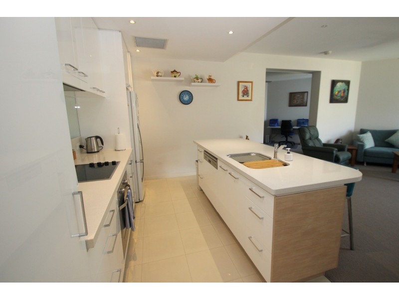 303/468 Esplanade, Torquay QLD 4655
