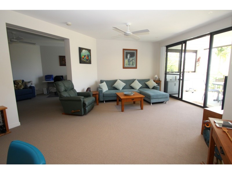 303/468 Esplanade, Torquay QLD 4655