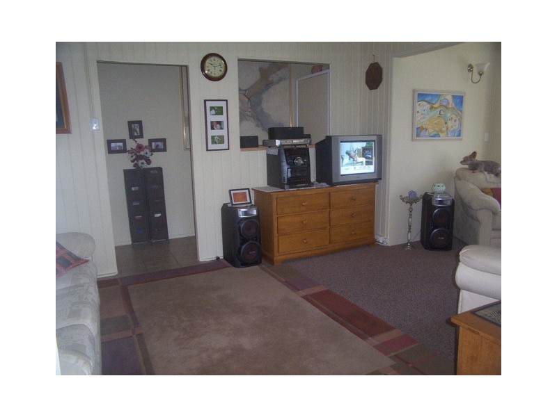 11 Alexander St, Torquay, Torquay QLD 4655