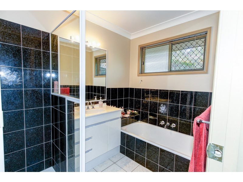 4 Elm Court, Kawungan QLD 4655