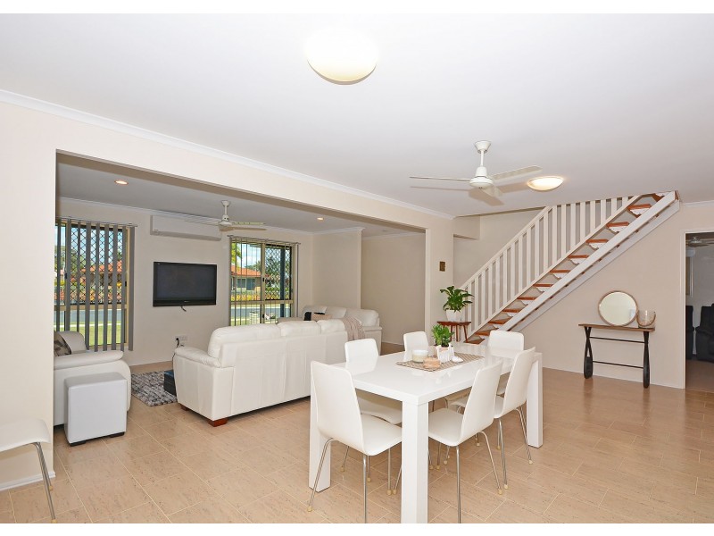 42 Vanda Street, Urangan QLD 4655